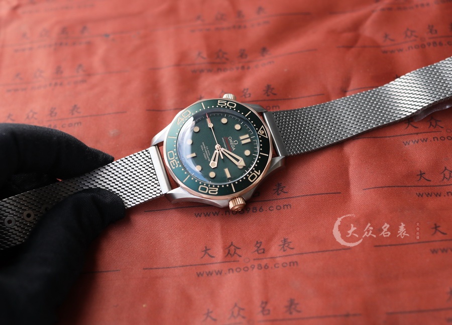 VS廠歐米茄海馬系列210.90.42.20.10.001青銅鈦金屬（42mm） 第4张