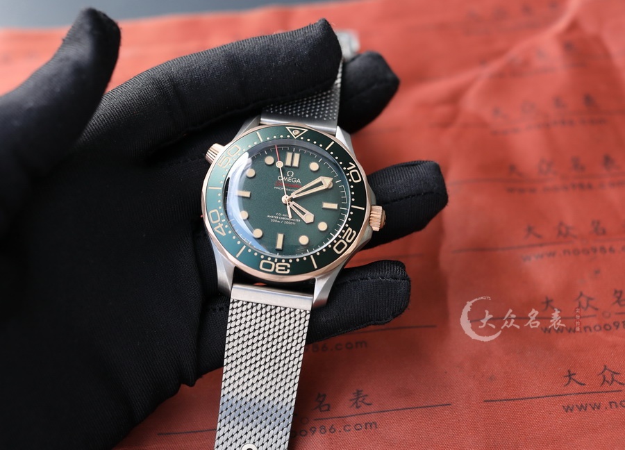 VS廠歐米茄海馬系列210.90.42.20.10.001青銅鈦金屬（42mm） 第5张