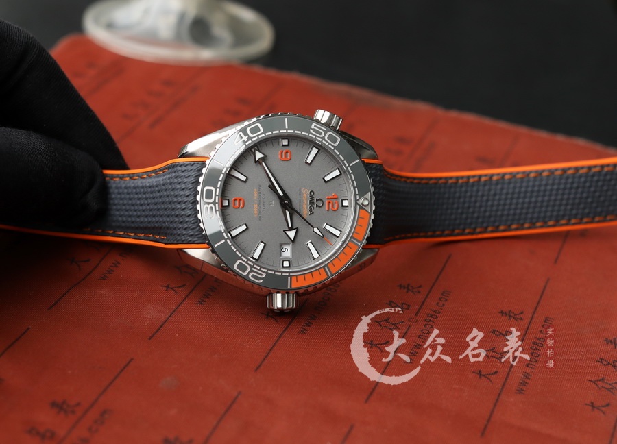 歐米茄海馬215.92.44.21.99.001（四分之一橙鈦金屬）（43.5mm） 第2张