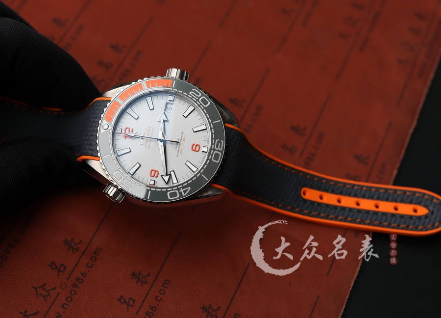 歐米茄海馬215.92.44.21.99.001（四分之一橙鈦金屬）（43.5mm） 第6张