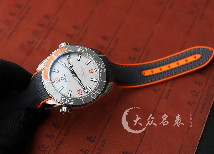 歐米茄海馬215.92.44.21.99.001（四分之一橙鈦金屬）（43.5mm） 第5张