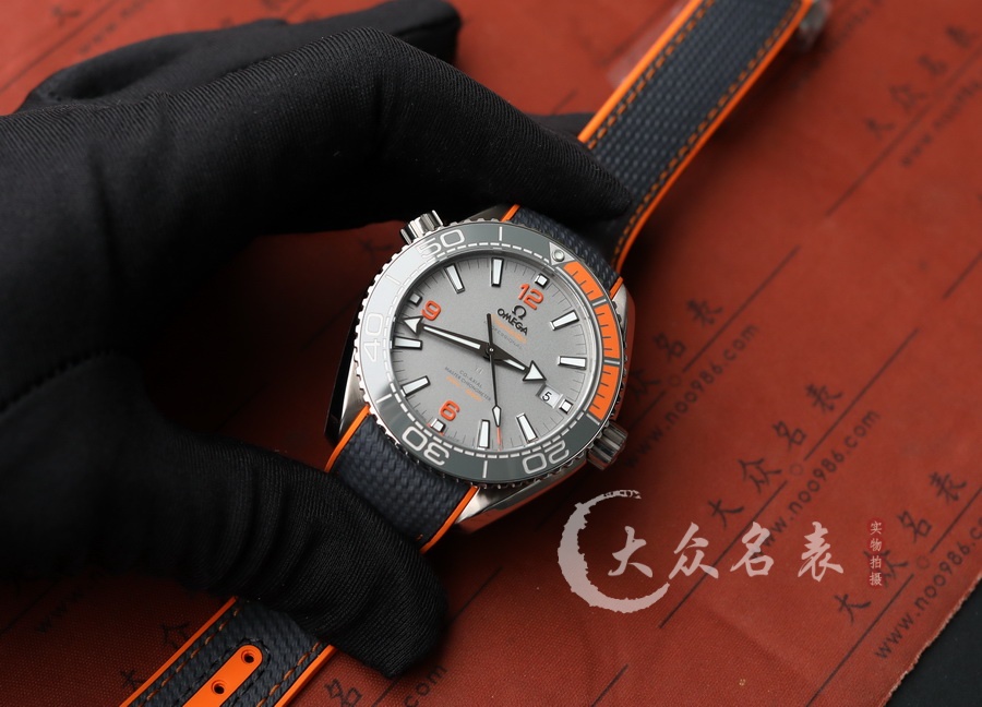 歐米茄海馬215.92.44.21.99.001（四分之一橙鈦金屬）（43.5mm） 第4张