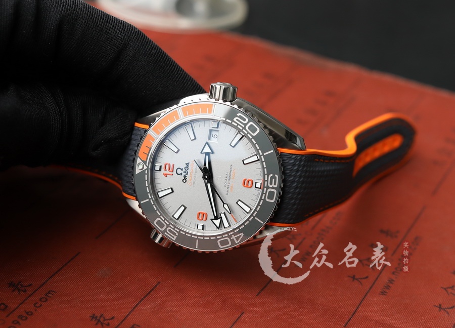 歐米茄海馬215.92.44.21.99.001（四分之一橙鈦金屬）（43.5mm） 第7张
