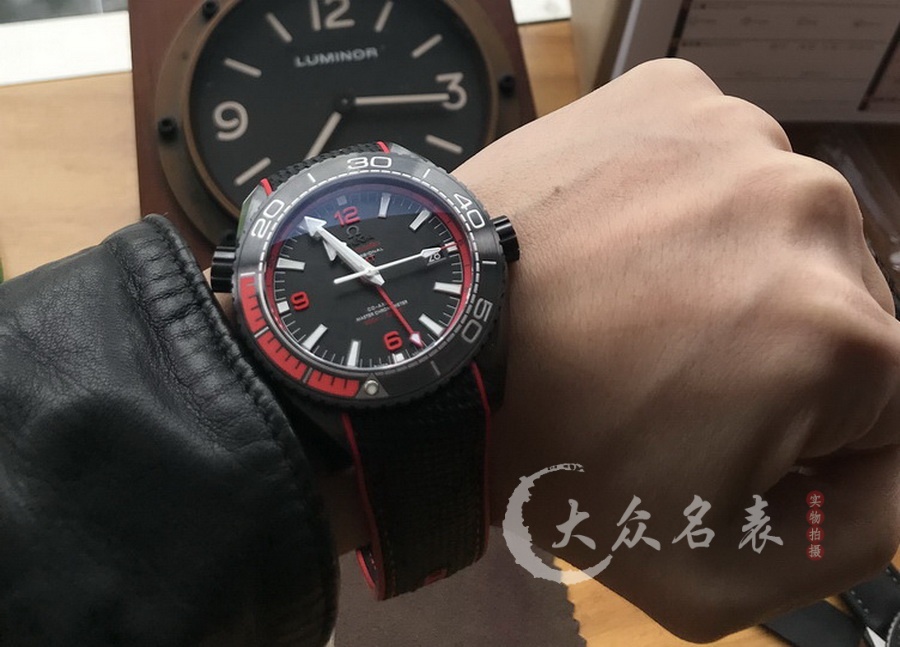 VS廠歐米茄海馬215.92.46.22.01.003(深海之黑)（45.5mm） 第2张