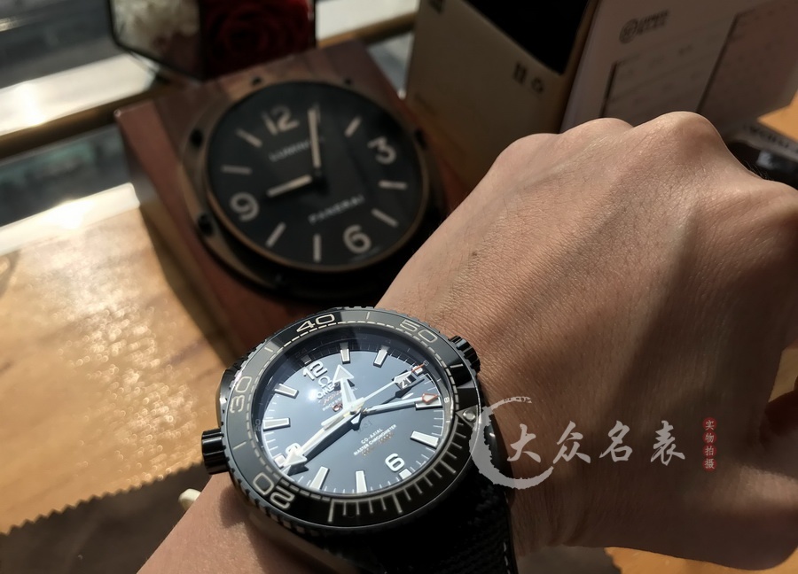 VS廠歐米茄海馬215.92.46.22.01.001(深海之黑)（45.5mm） 第5张