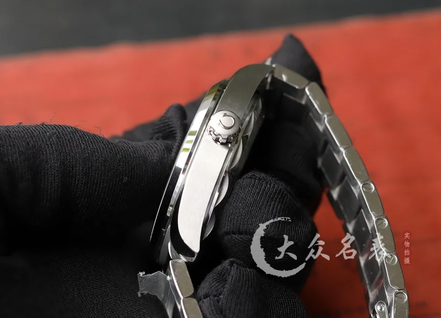 VS廠歐米茄海馬150黑面220.10.38.20.01.001(41mm) 第9张