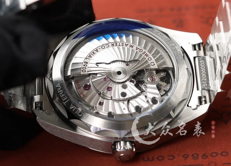 VS廠歐米茄海馬150黑面220.10.38.20.01.001(41mm) 第6张