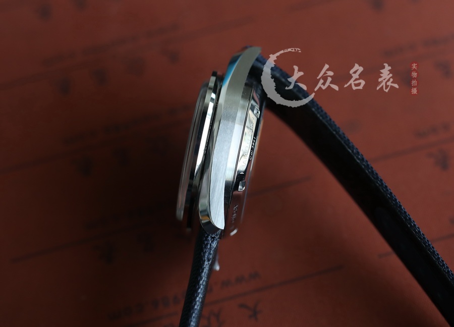 歐米茄超霸310.32.42.50.02.001復刻表(史努比50周年紀念版)(42mm) 第10张