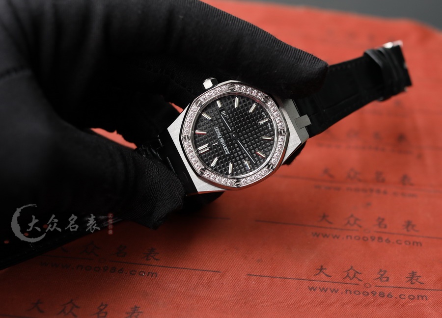 愛彼皇家橡樹系列67651ST.ZZ.D002CR.01女裝復刻表（33mm） 第3张