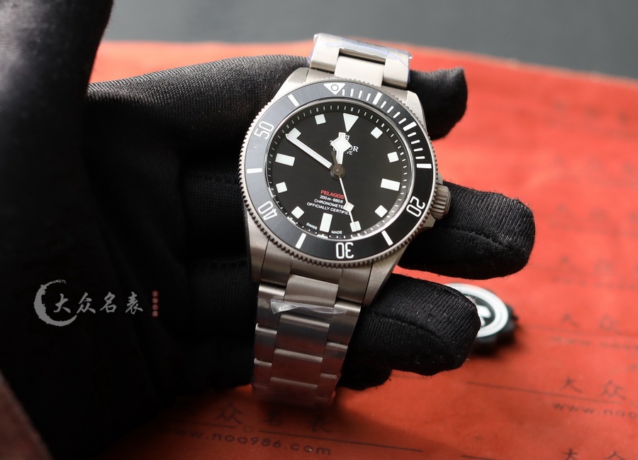 ZF廠帝舵領潛型M25407N-0001鈦金屬復刻表（39mm） 第3张
