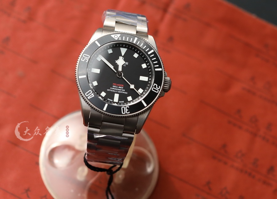 ZF廠帝舵領潛型M25407N-0001鈦金屬復刻表（39mm） 第2张