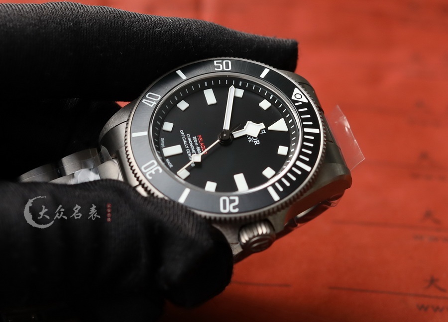 ZF廠帝舵領潛型M25407N-0001鈦金屬復刻表（39mm） 第4张