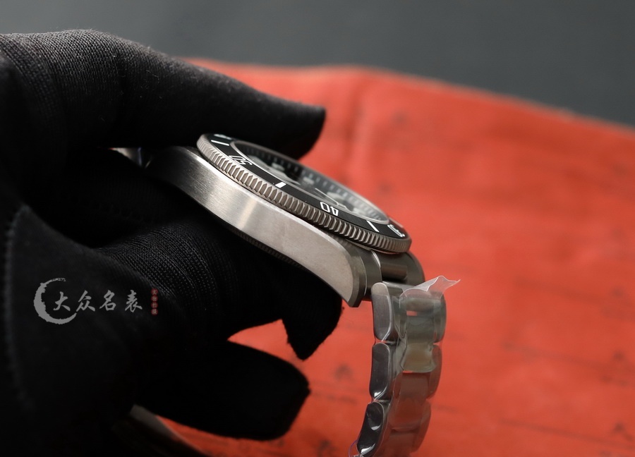 ZF廠帝舵領潛型M25407N-0001鈦金屬復刻表（39mm） 第7张