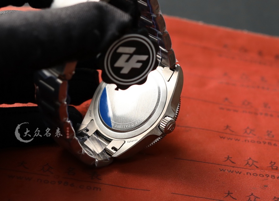 ZF廠帝舵領潛型M25407N-0001鈦金屬復刻表（39mm） 第8张