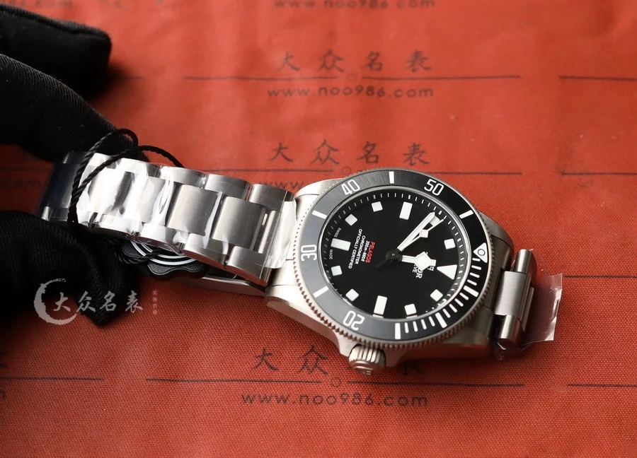 ZF廠帝舵領潛型M25407N-0001鈦金屬復刻表(39mm) 第6张