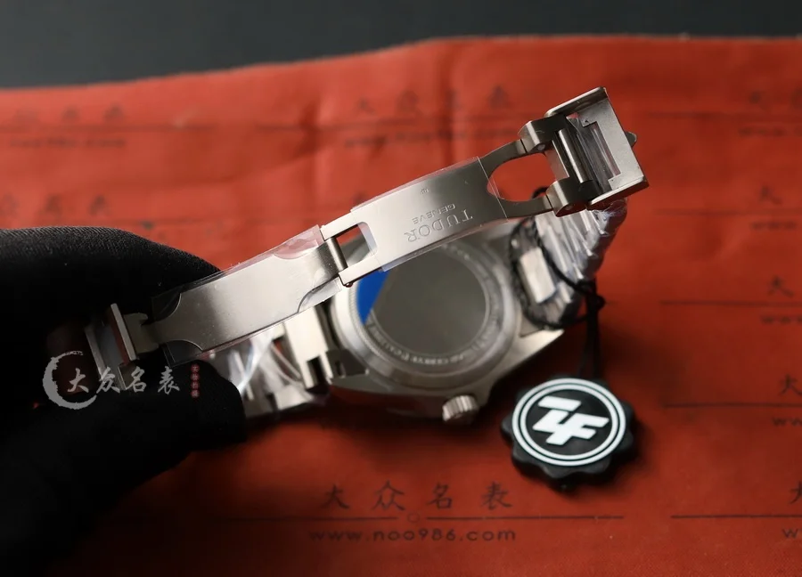 ZF廠帝舵領潛型M25407N-0001鈦金屬復刻表(39mm) 第9张