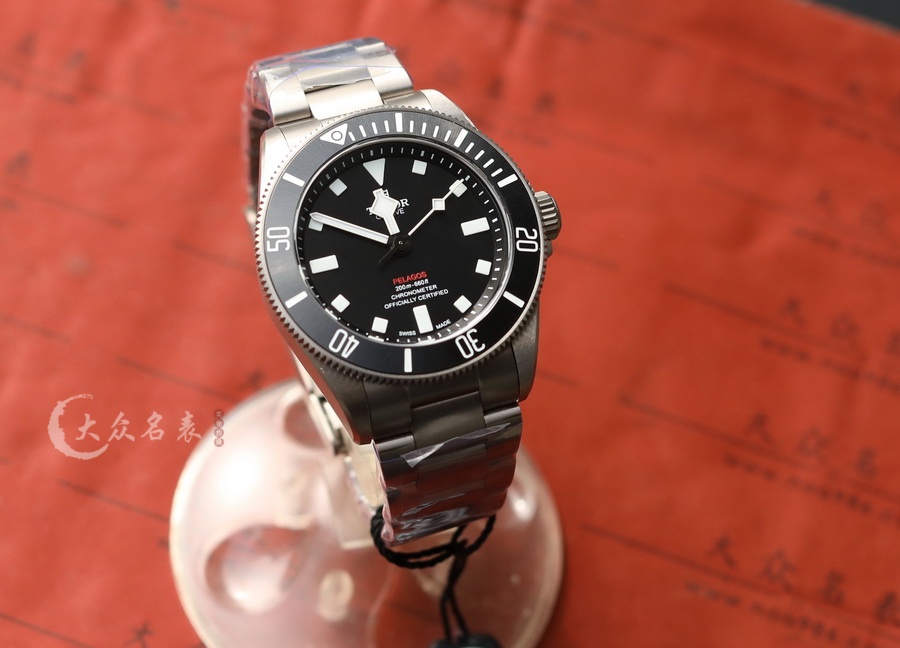ZF廠帝舵領潛型M25407N-0001鈦金屬復刻表（39mm） 第1张