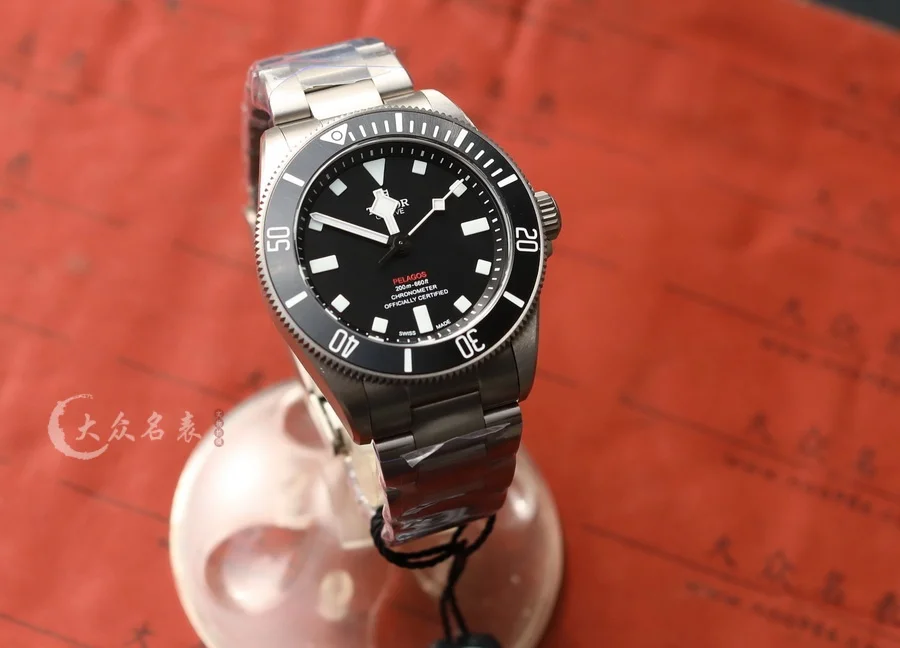 ZF廠帝舵領潛型M25407N-0001鈦金屬復刻表(39mm) 第1张