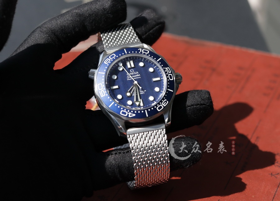 VS廠歐米茄海馬210.30.42.20.03.002復刻表(詹姆斯·邦德六十周年紀念) 第5张