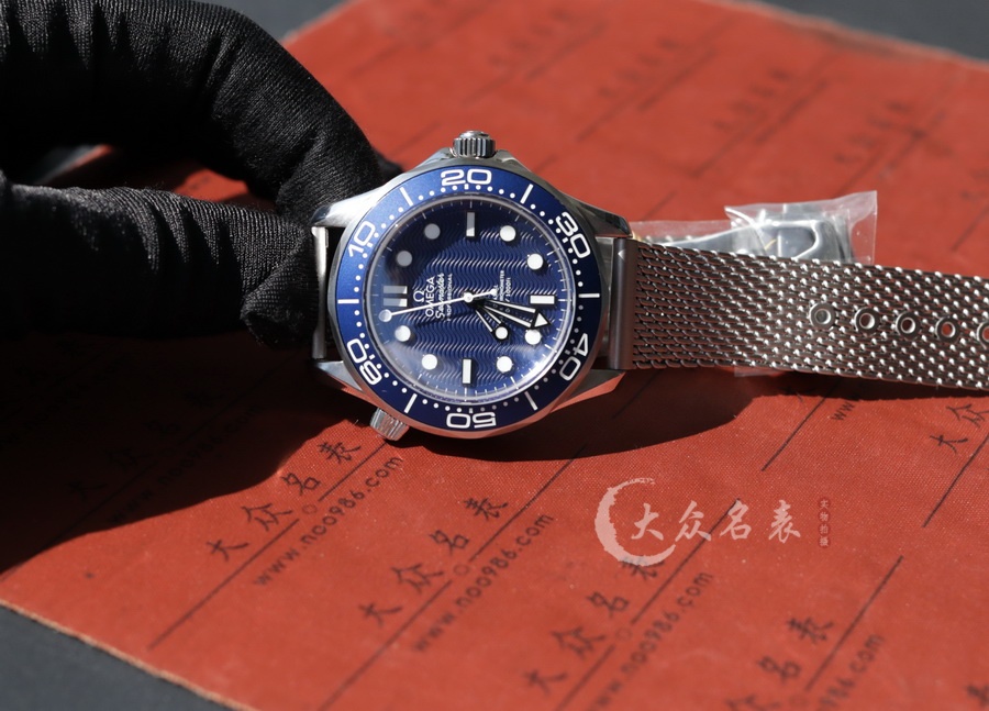 VS廠歐米茄海馬210.30.42.20.03.002復刻表(詹姆斯·邦德六十周年紀念) 第4张