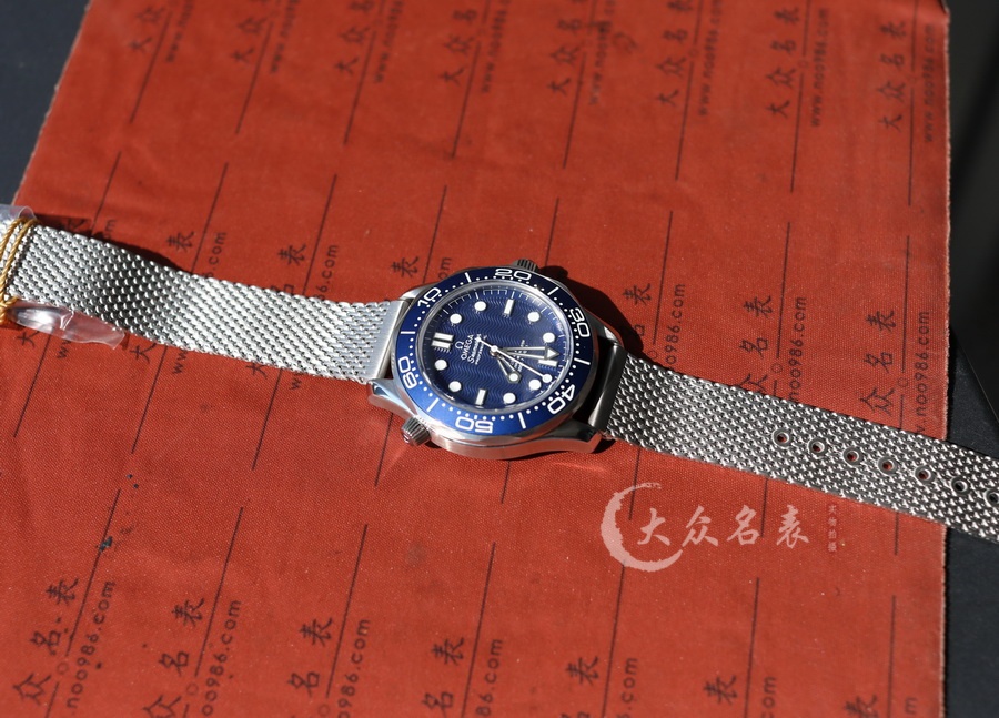 VS廠歐米茄海馬210.30.42.20.03.002復刻表(詹姆斯·邦德六十周年紀念) 第12张