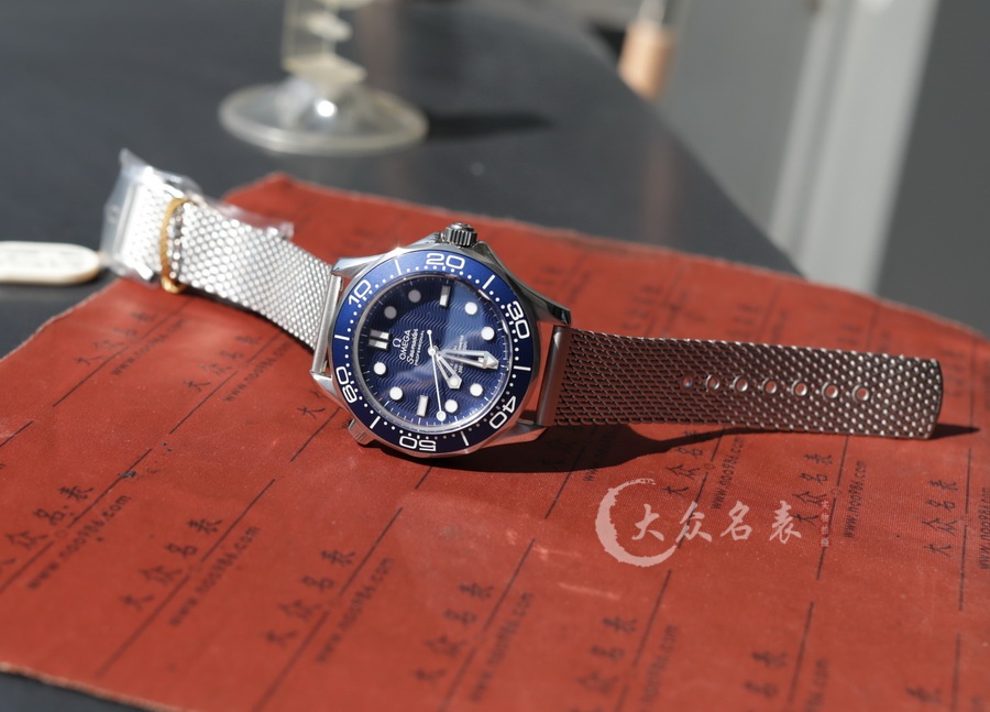 VS廠歐米茄海馬210.30.42.20.03.002復刻表(詹姆斯·邦德六十周年紀念) 第7张