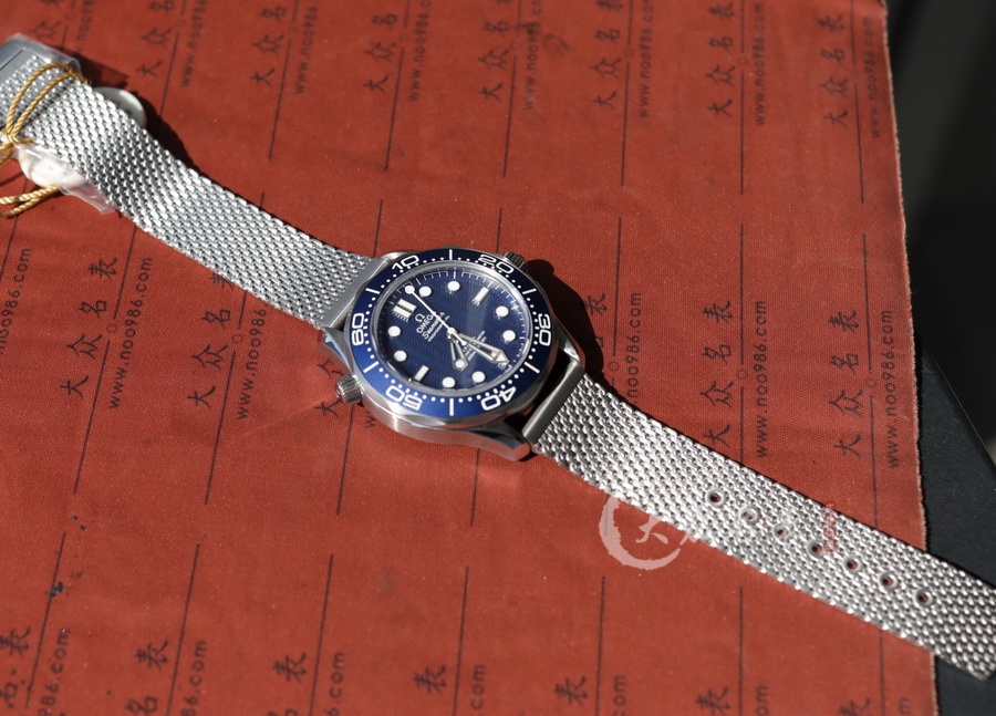 VS廠歐米茄海馬210.30.42.20.03.002復刻表(詹姆斯·邦德六十周年紀念) 第6张