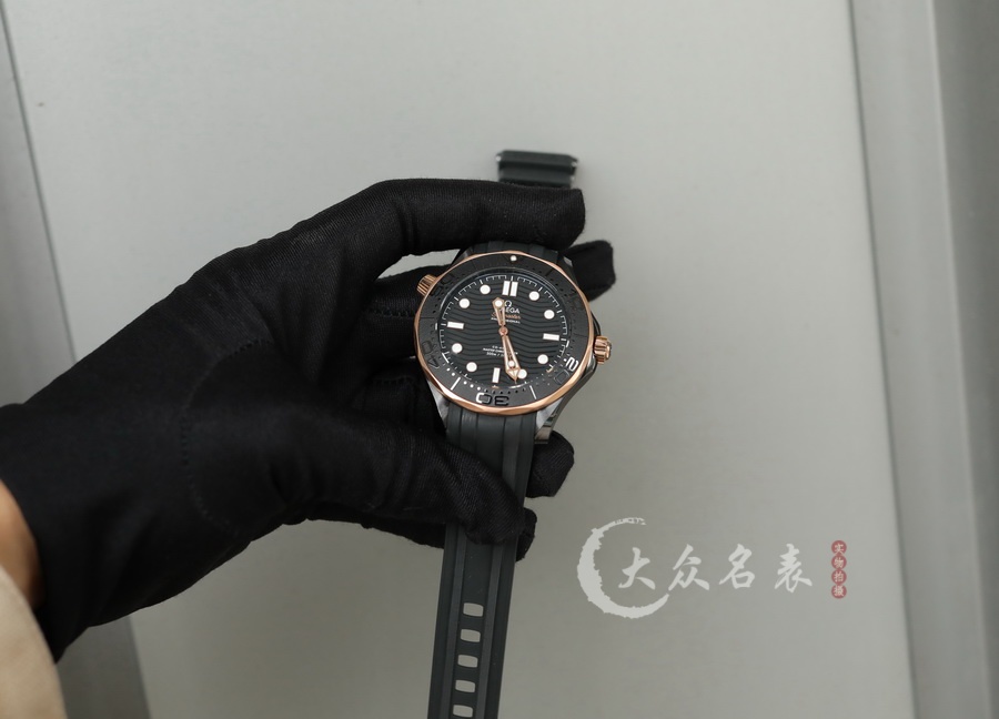 VS廠歐米茄海馬300 210.62.44.20.01.001復刻表(43.5mm) 第2张