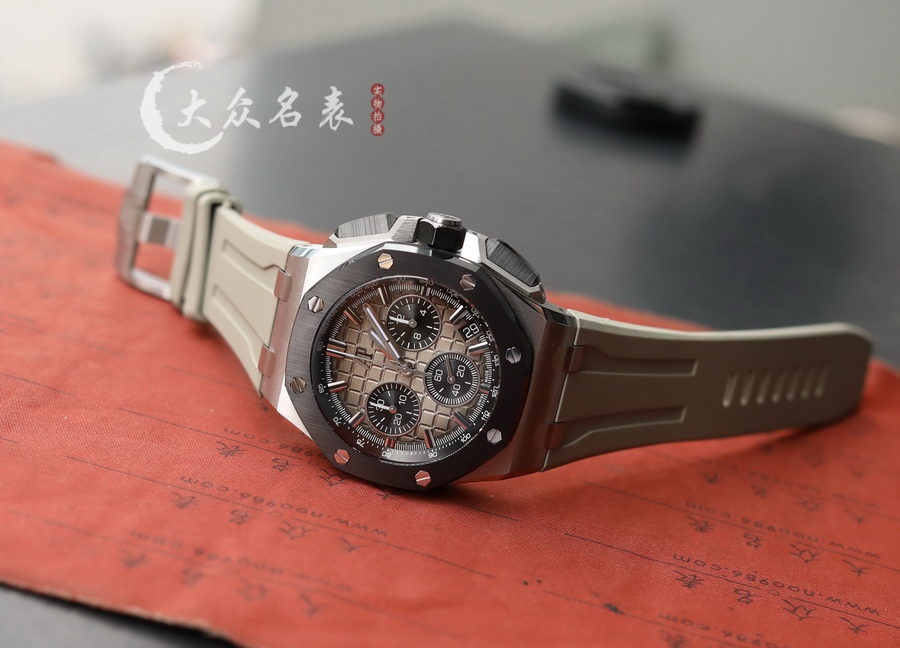 愛彼皇家橡樹離岸型系列26420SO.OO.A600CA.01腕表(43mm) 第5张