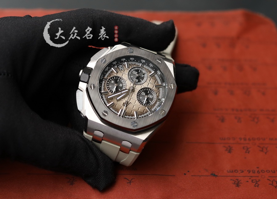 愛彼皇家橡樹離岸型系列26420SO.OO.A600CA.01腕表(43mm) 第4张