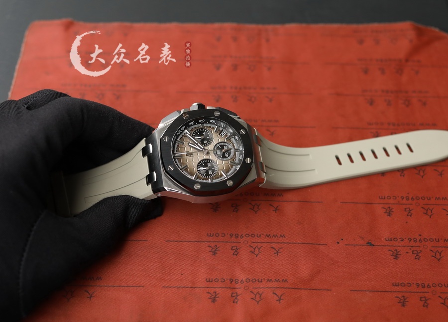 愛彼皇家橡樹離岸型系列26420SO.OO.A600CA.01腕表(43mm) 第6张