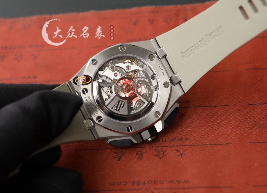 愛彼皇家橡樹離岸型系列26420SO.OO.A600CA.01腕表(43mm) 第10张