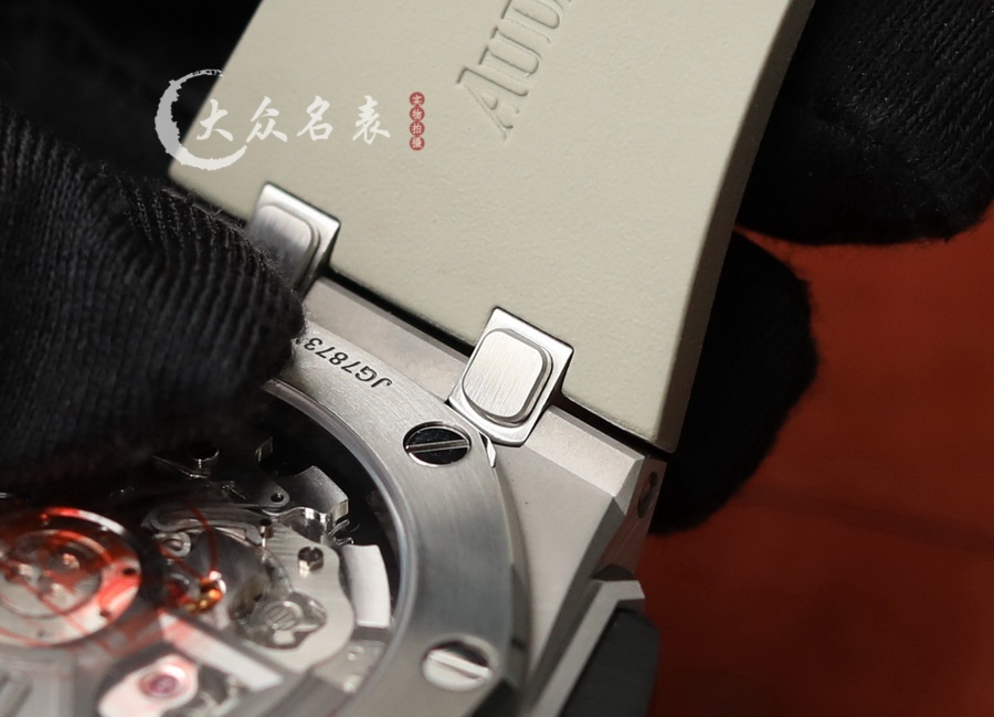 愛彼皇家橡樹離岸型系列26420SO.OO.A600CA.01腕表(43mm) 第11张