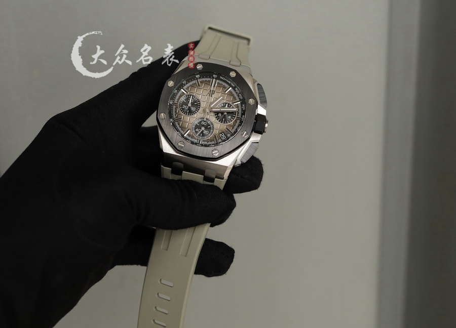愛彼皇家橡樹離岸型系列26420SO.OO.A600CA.01腕表(43mm) 第2张