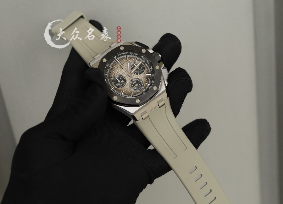 愛彼皇家橡樹離岸型系列26420SO.OO.A600CA.01腕表(43mm) 第3张