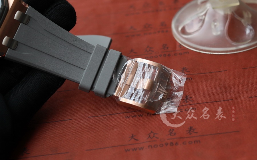 DDF愛彼皇家橡樹離岸型系列26420OI.OO.A015VE.01腕表(43mm) 第12张
